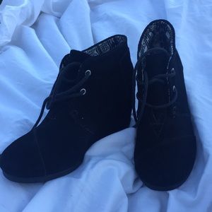 Black Tom Wedges!!
